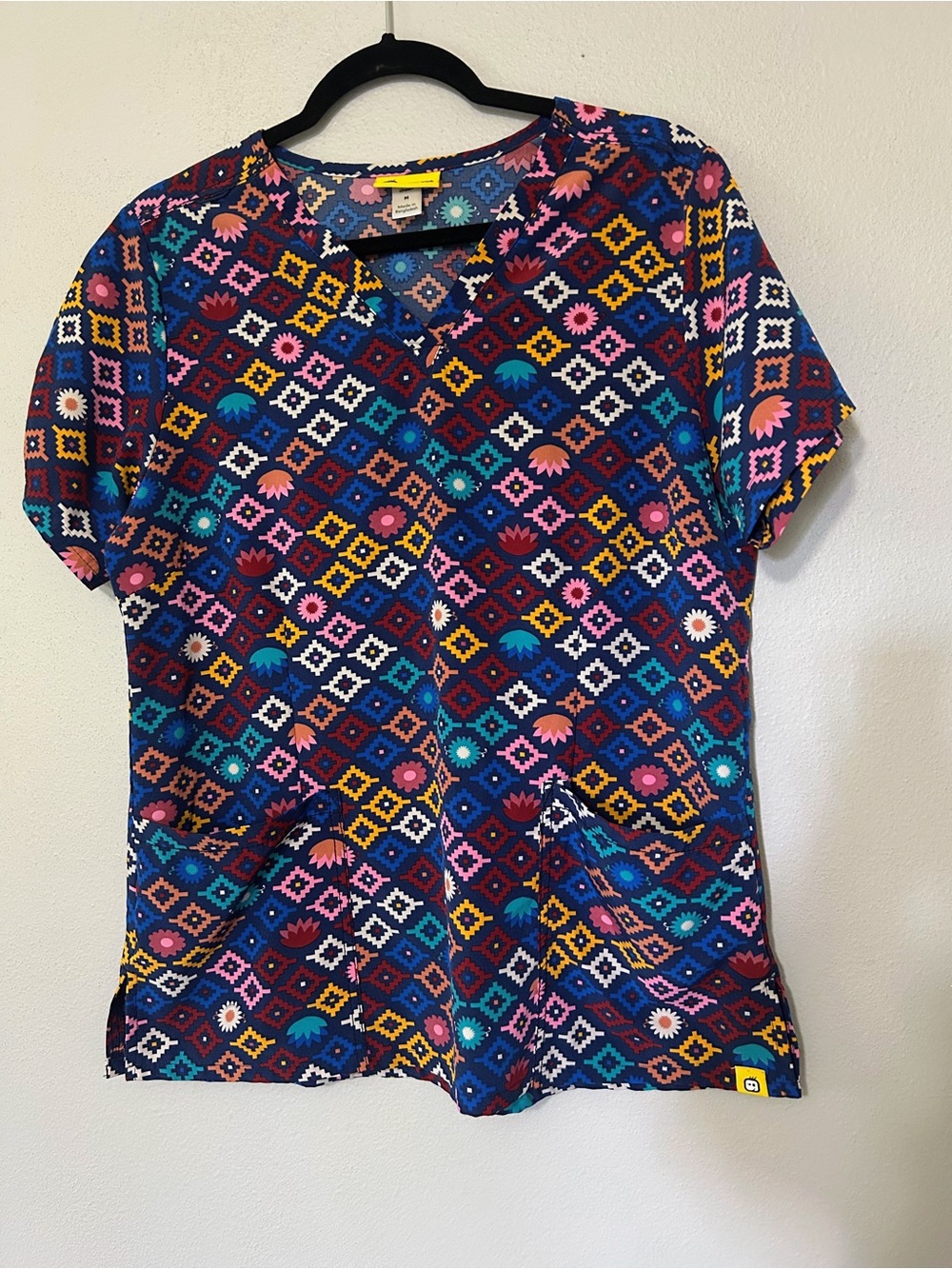 Wonderwink Print Scrub Top Size Medium